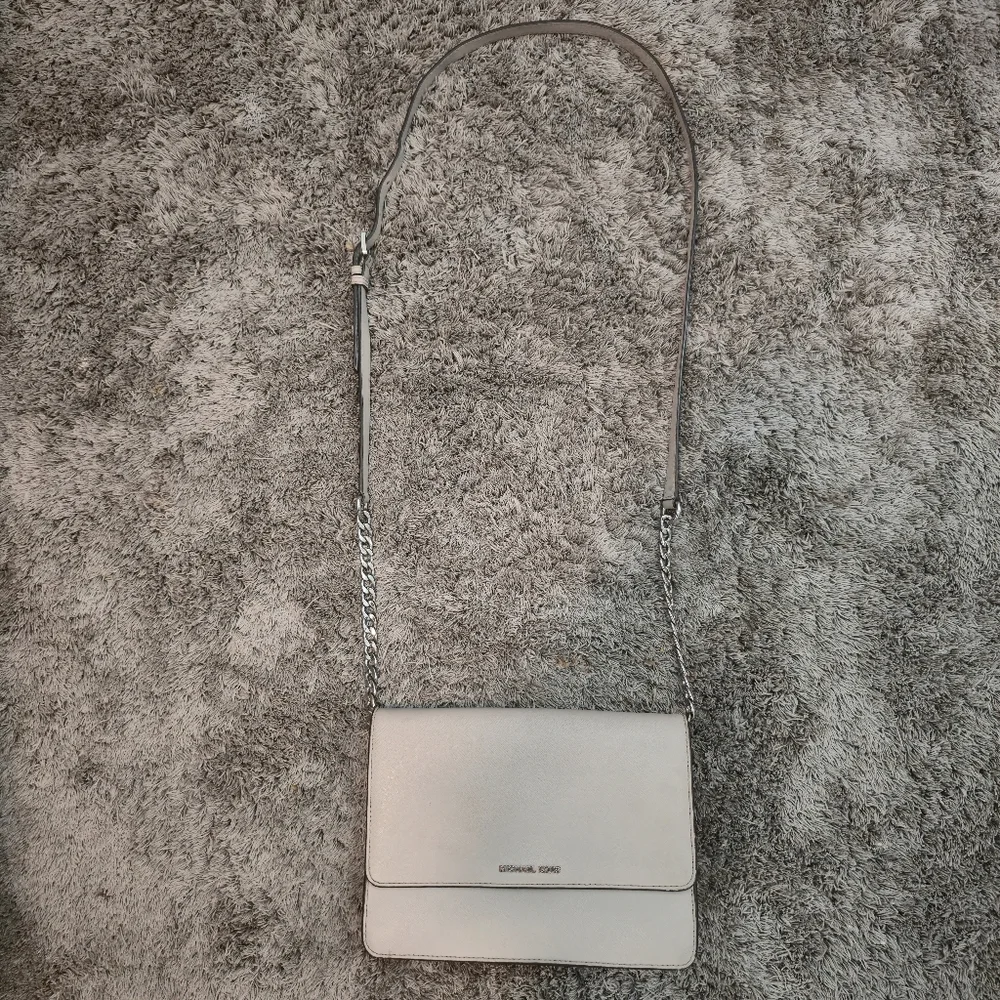 Michael Kors Jet Set Travel Crossbody Wallet Purse Beige